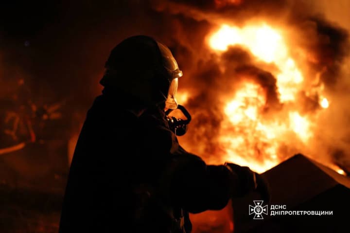 Фото до матеріалу: "Абсолютний цинізм - просити тишу для пропагандистських святкувань і завдавати таких ударів перед тим" - Зеленський про нічну атаку рф