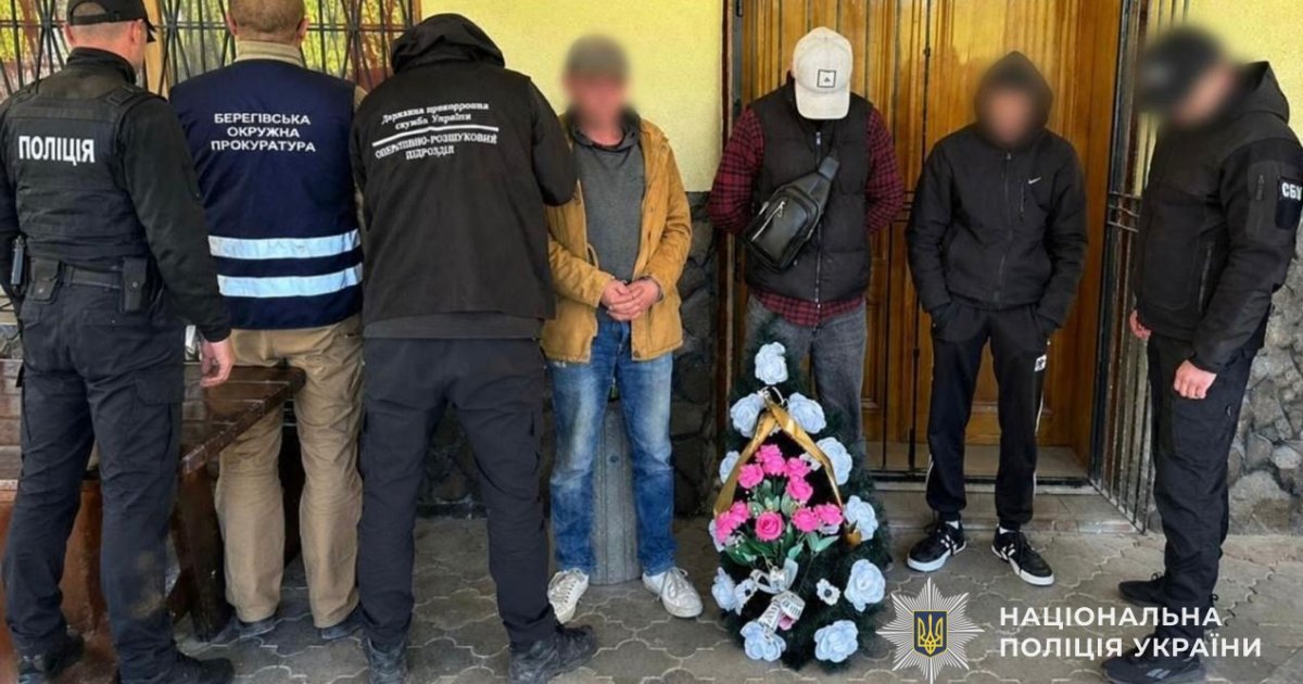 Фото до матеріалу: Львів'янин із вінком намагався потрапити за кордон під приводом похорону