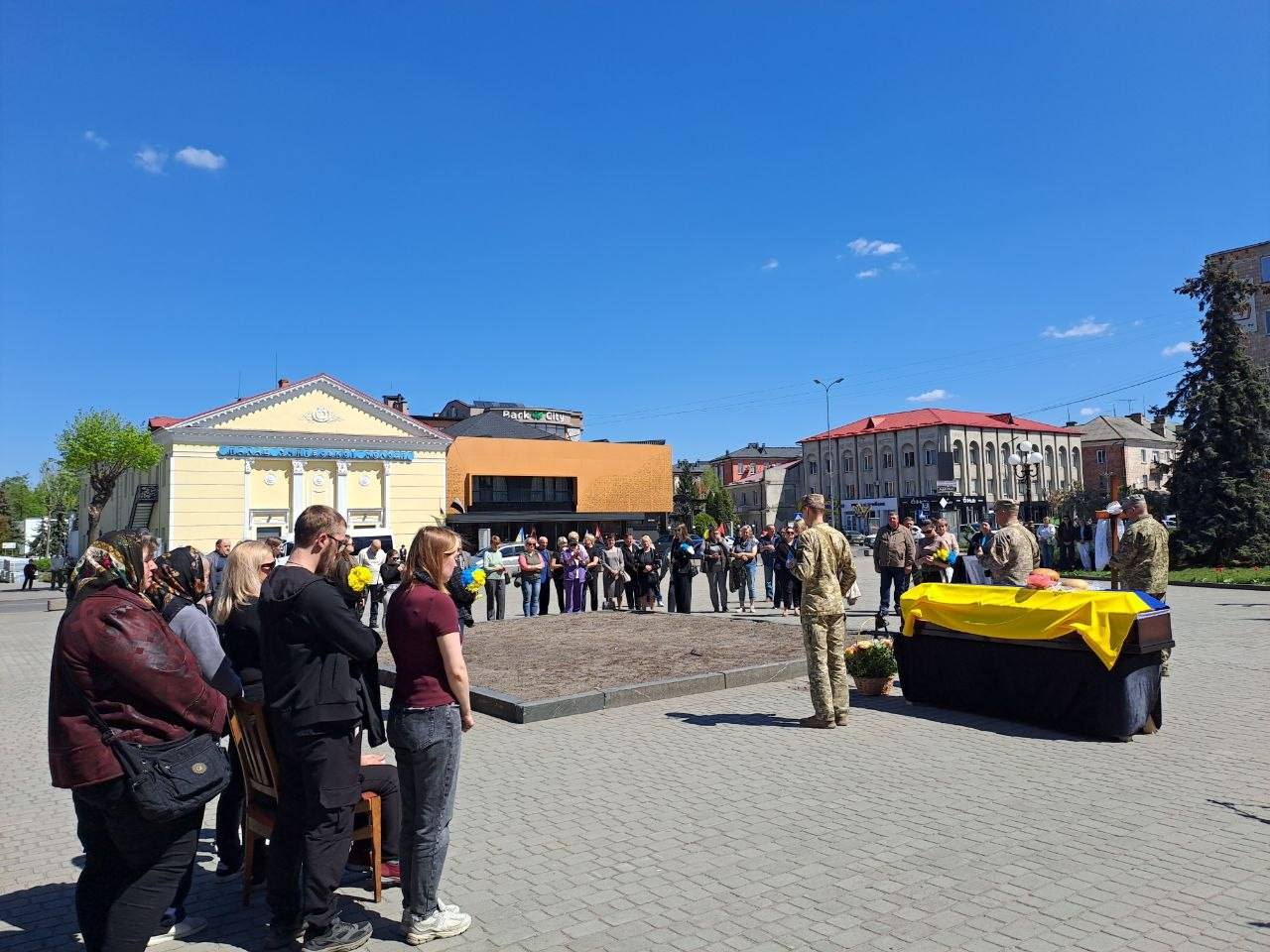 Фото до матеріалу: У Ковелі попрощалися із захисником Володимиром Карпуком