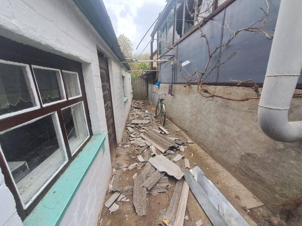 Фото до матеріалу: У Уманській громаді уламки БПЛА пошкодили будинок та викликали пожежу