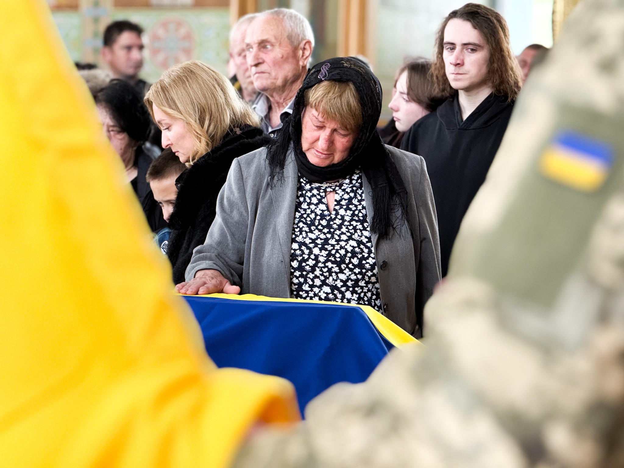 Фото до матеріалу: У Мукачеві попрощалися з полеглим захисником Володимиром Сурняком