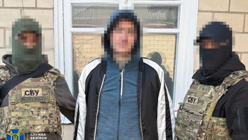 Фото до матеріалу: СБУ затримала організатора підпалів військових авто в Києві: мобілізований шукав «легкі гроші»