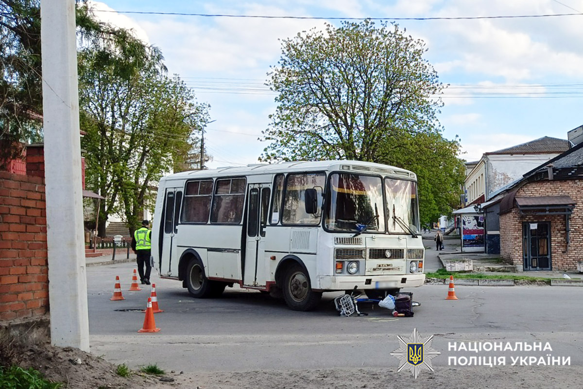 Фото до матеріалу: На Хмельниччині 73-річна велосипедистка потрапила під колеса автобуса - Незалежний громадський портал