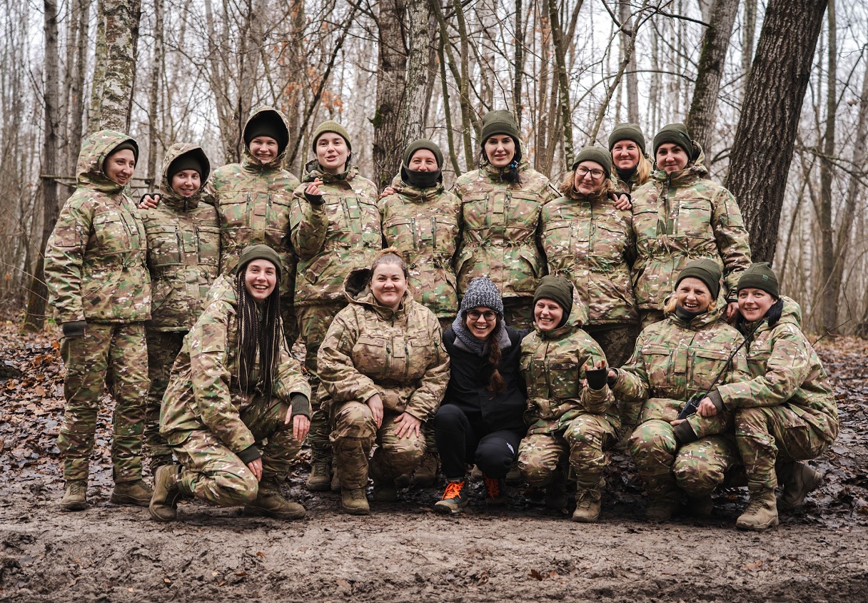 Фото до матеріалу: Аврора та ГО «Землячки» збирають 10 млн грн на зимову форму для жінок-військових