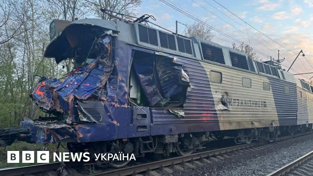 Фото до матеріалу: Аварія потяга Київ-Ужгород біля Львова: загинули машиніст та водій автокрана