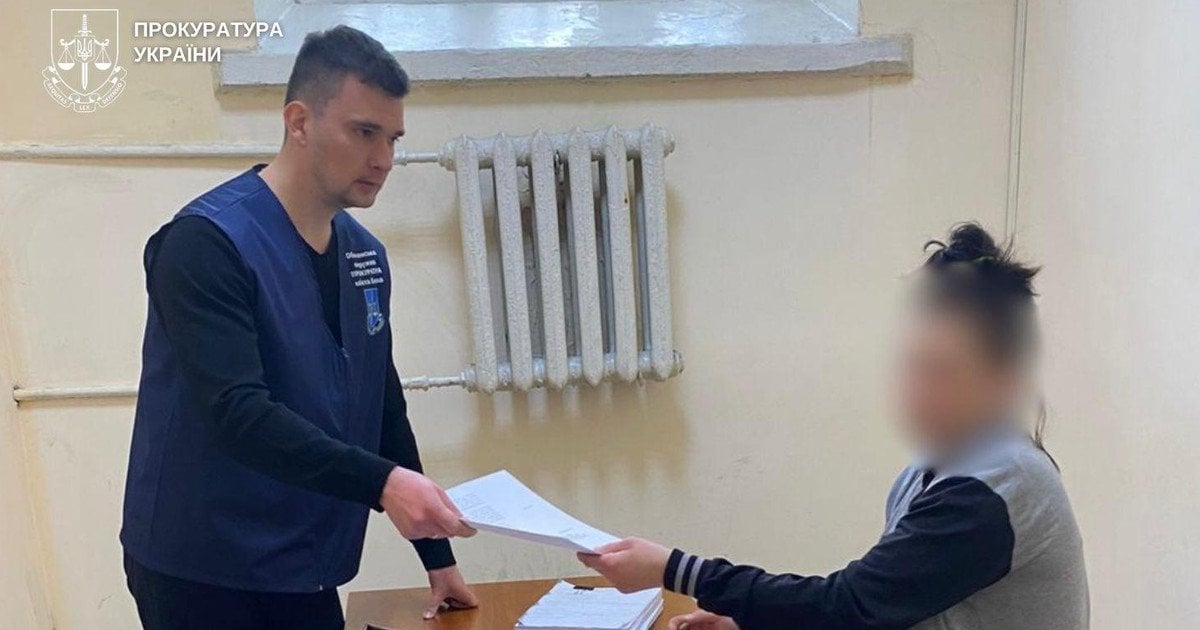 Фото до матеріалу: Павича врятували на будівництві в Києві: патрульні допомогли екзотичному гостю