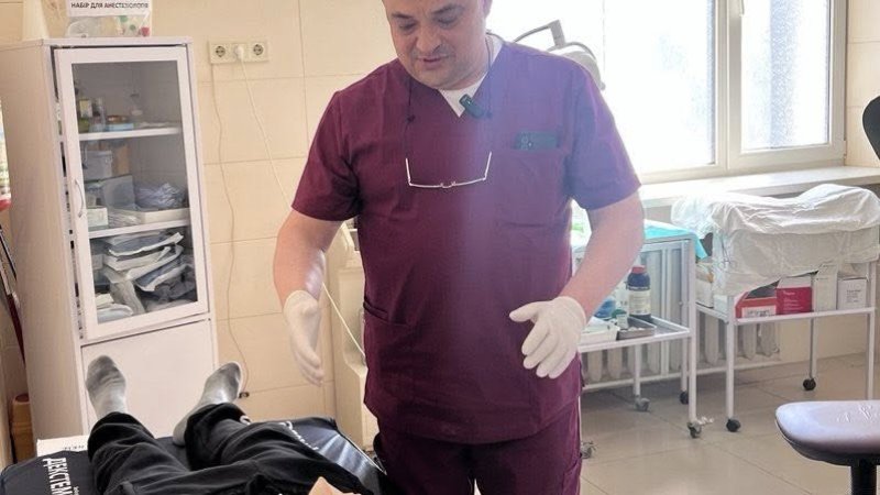 Фото до матеріалу: У Львові хірурги врятували пацієнта з важкою формою виразкового коліту
