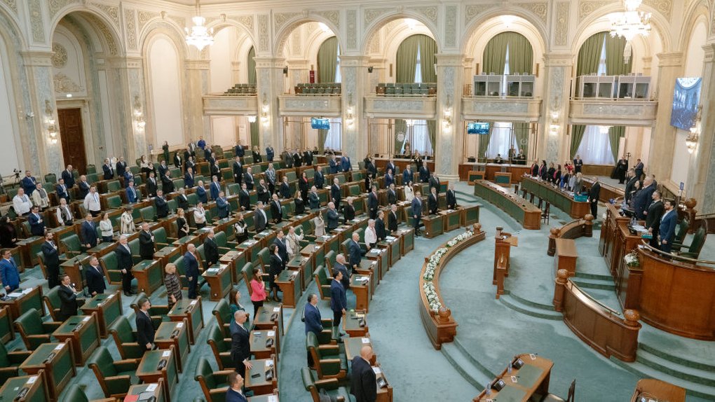 Фото до матеріалу: Парламент Румунії відправив уряд Іліє Боложана у відставку: історичний вотум недовіри