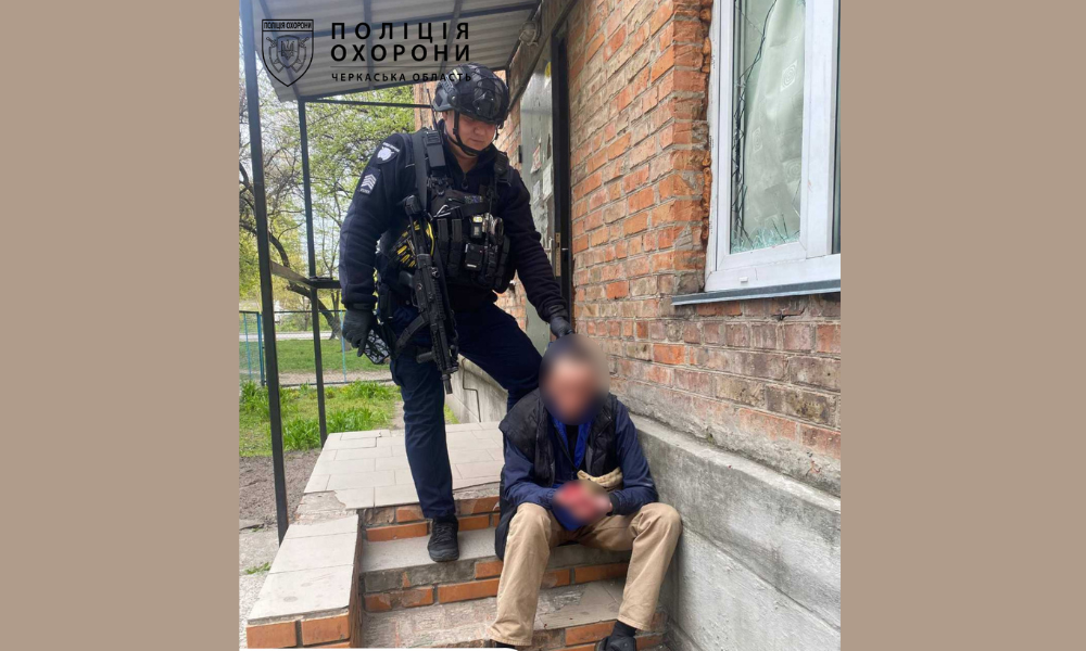 Фото до матеріалу: У Черкасах поліція оперативно розшукала правопорушника завдяки тривожній кнопці