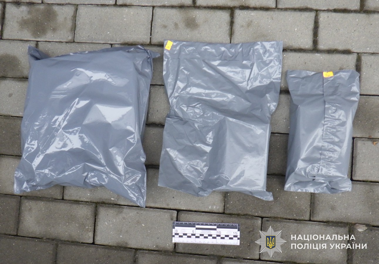 Фото до матеріалу: Повний асортимент для наркозалежних: мешканка Львівського району заробляла на психотропах