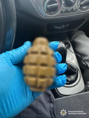 Фото до матеріалу: У Первомайську затримали жінку на збуті гранат