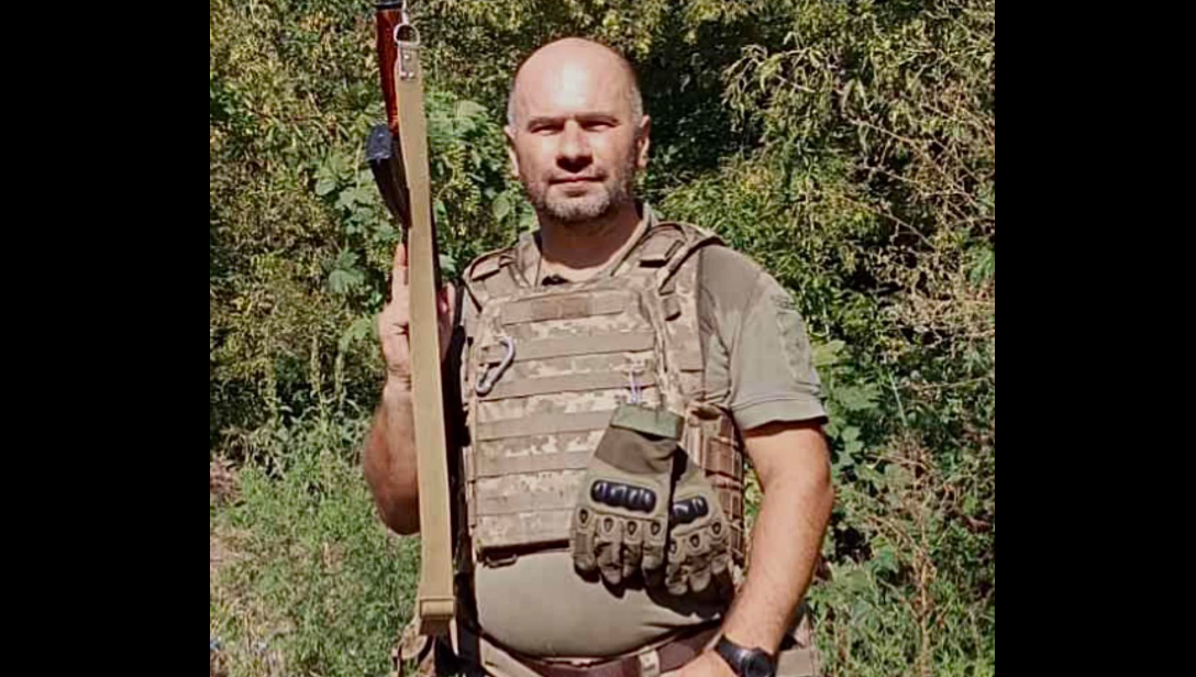 Фото до матеріалу: У селищі Буки прощалися з воїном Віталієм Трохименком