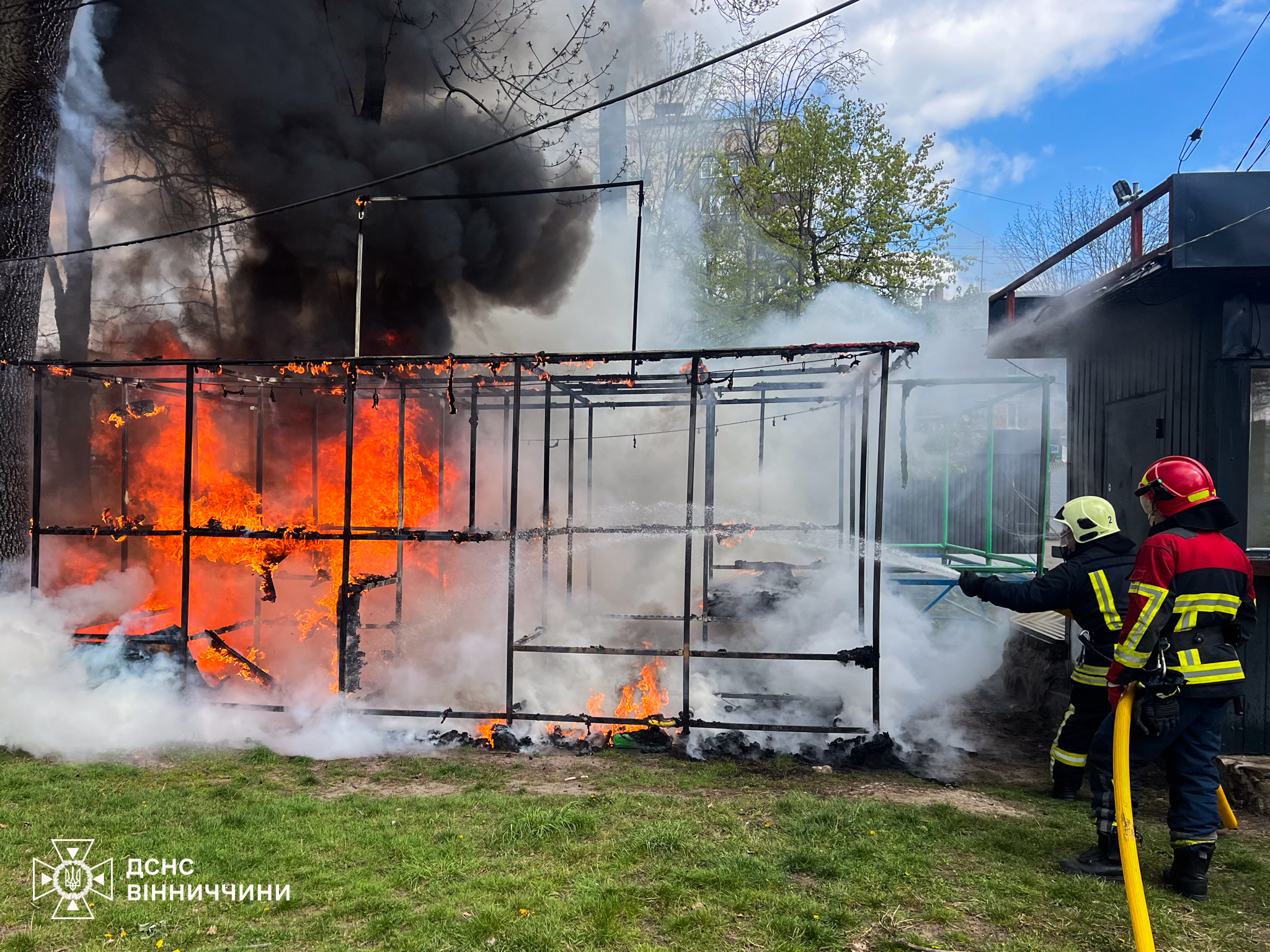 Фото до матеріалу: У Вінниці загорівся дитячий атракціон: причина у невстановленій особі