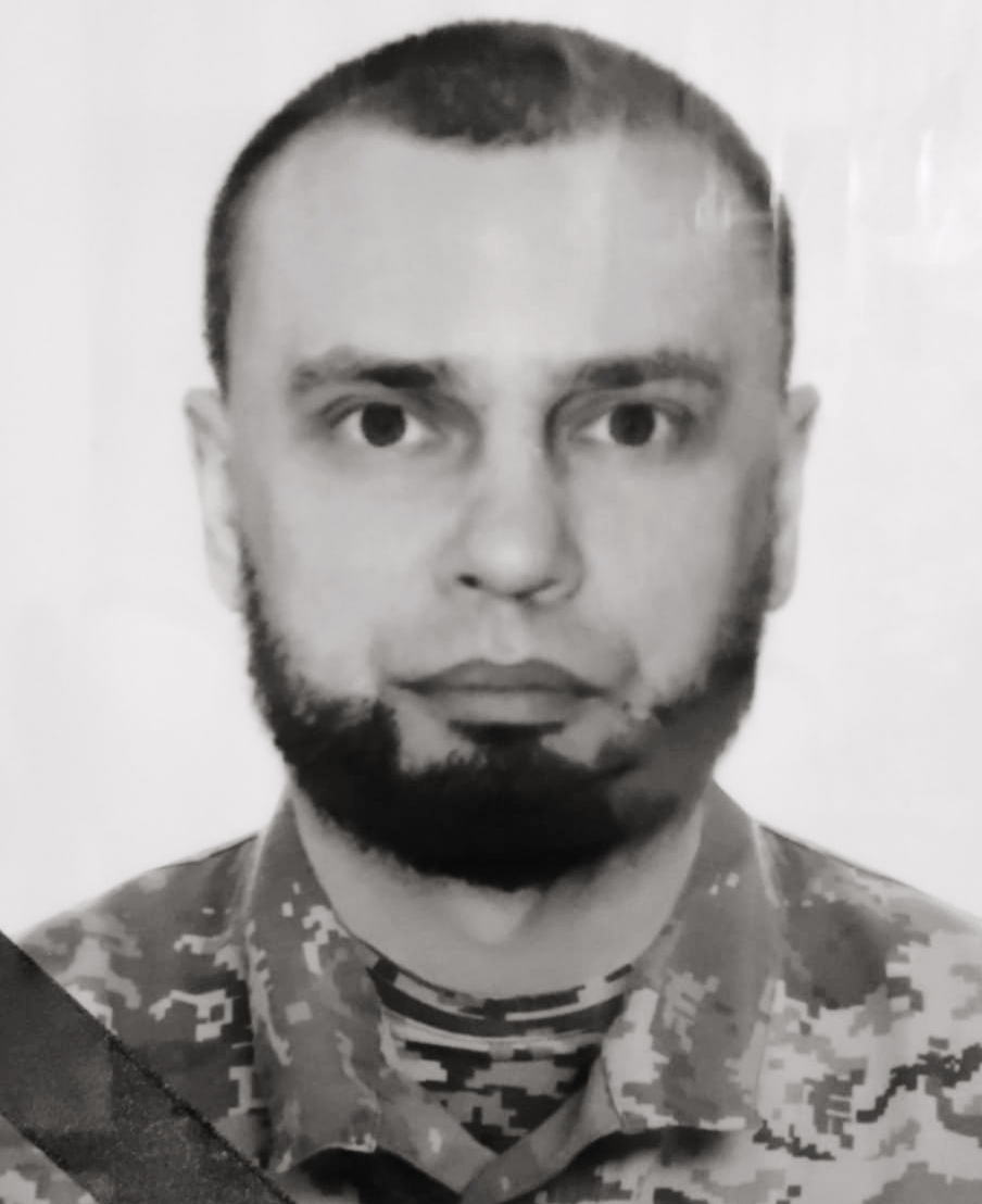Фото до матеріалу: У Черкасах попрощалися із загиблим воїном Євгенієм Сінком