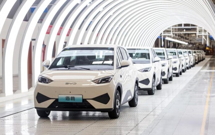 Фото до матеріалу: BYD змінює підхід до Європи: створюватимуть компактні гібриди
