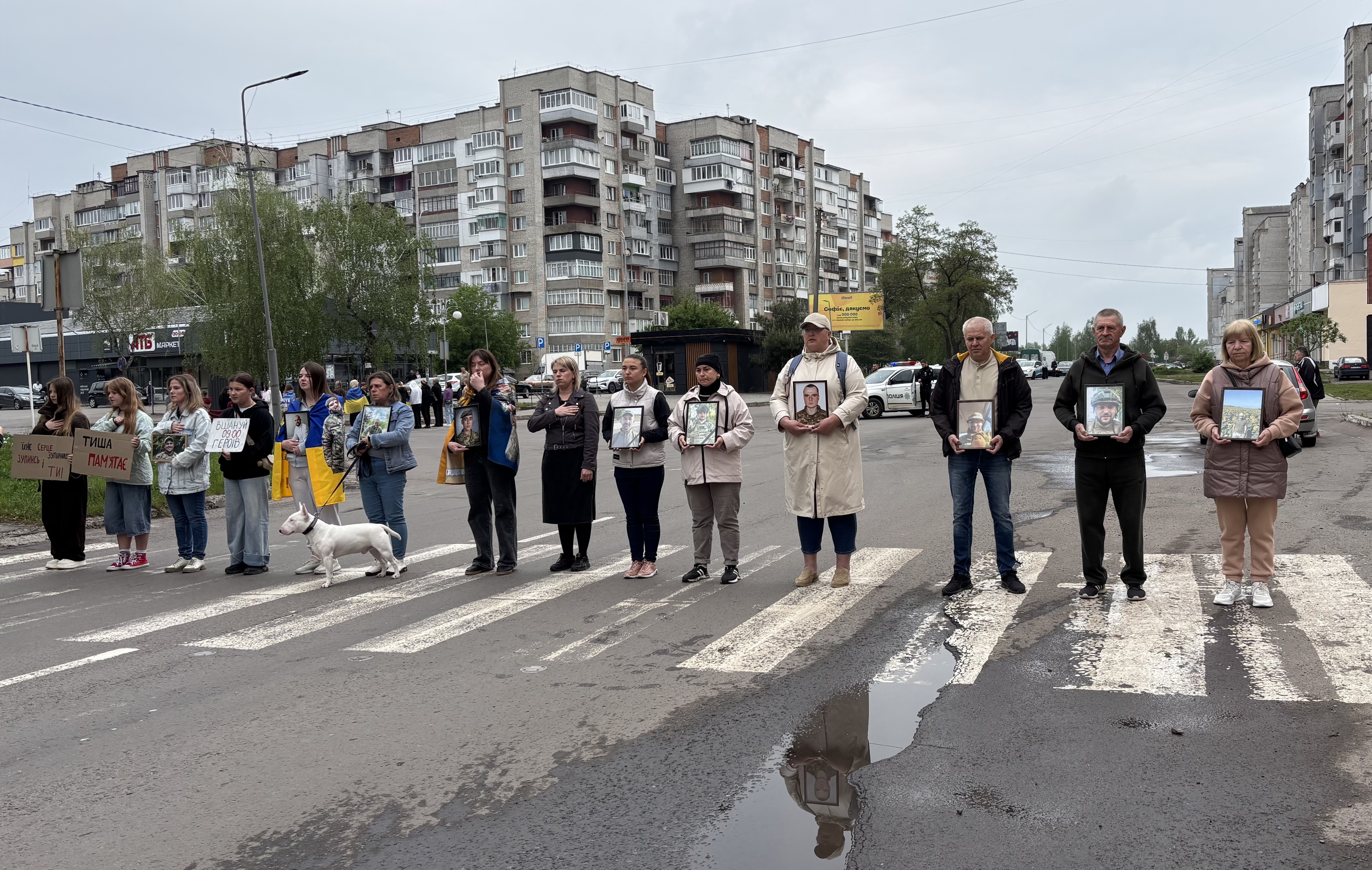 Фото до матеріалу: У Шептицькому вшанували захисників хвилиною мовчання під час акції «Вшануй"