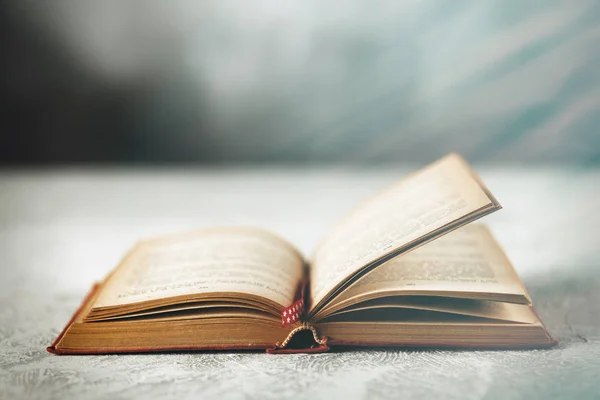 Фото до матеріалу: Читати чи не читати: як книжки змінюють мислення і чому це доступно кожному
