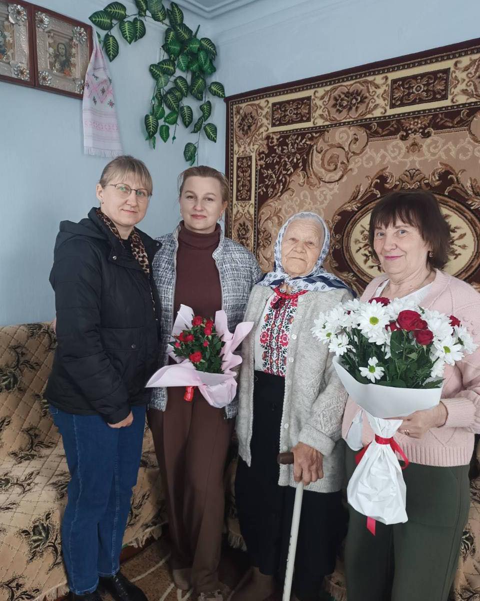 Фото до матеріалу: Валентина Марисюк відзначила 90-річний ювілей у Острозькій громаді