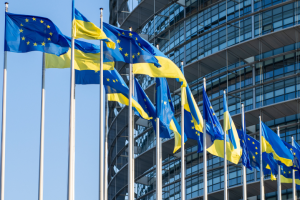 Фото до матеріалу: Єрмак залишається в Україні і їздитиме на фронт: його слова після суду