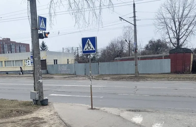 Фото до матеріалу: Перенесення пішохідного переходу на вул. Великотирнівській