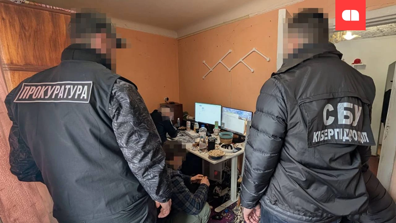 Фото до матеріалу: У Дрогобичі викрили групу хакерів, що зламала 610 тисяч акаунтів Roblox