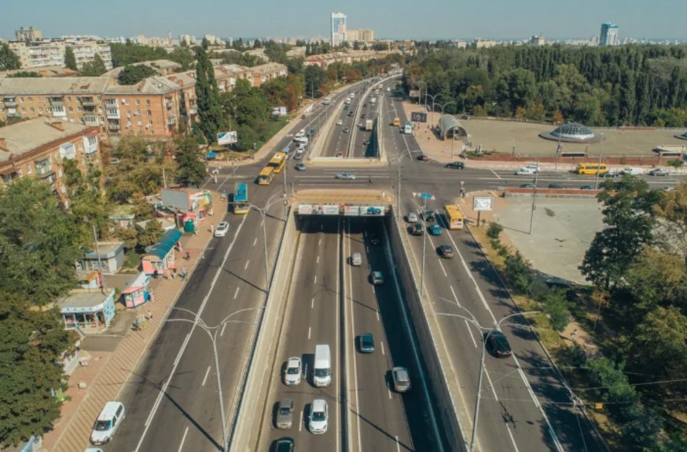 Фото до матеріалу: У Києві обмежать рух на Берестейському проспекті через ремонт