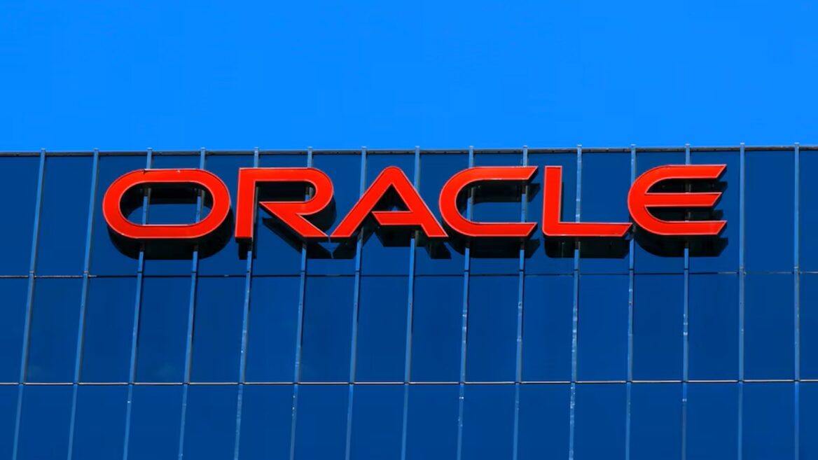 Фото до матеріалу: Oracle звільнила майже 30 тисяч працівників, навчивши їх ШІ