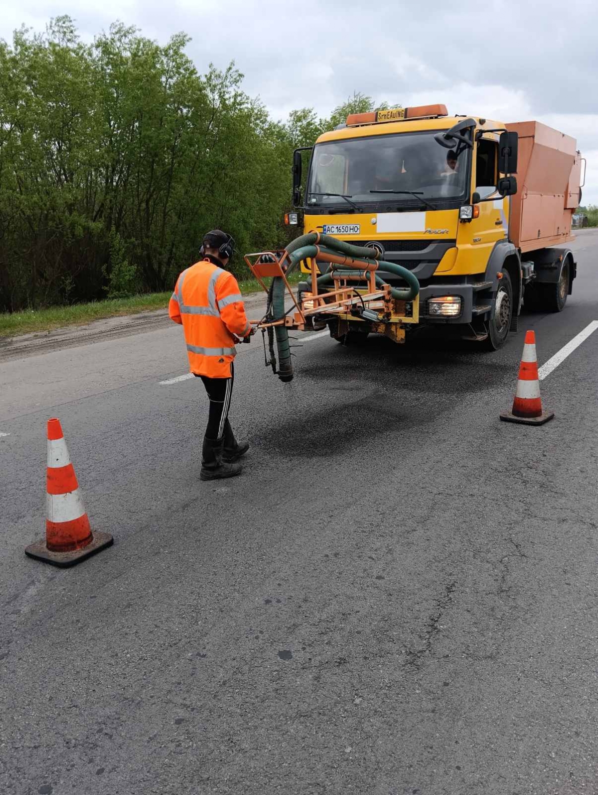 Фото до матеріалу: Ремонт доріг на Волині: як виглядають дороги після тижневих робіт
