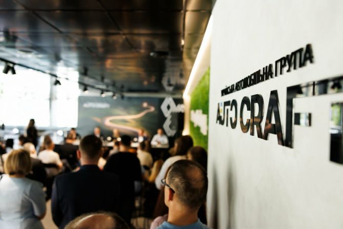 Фото до матеріалу: У Черкасах відкрили оновлений дилерський центр Renault та презентували новий Master