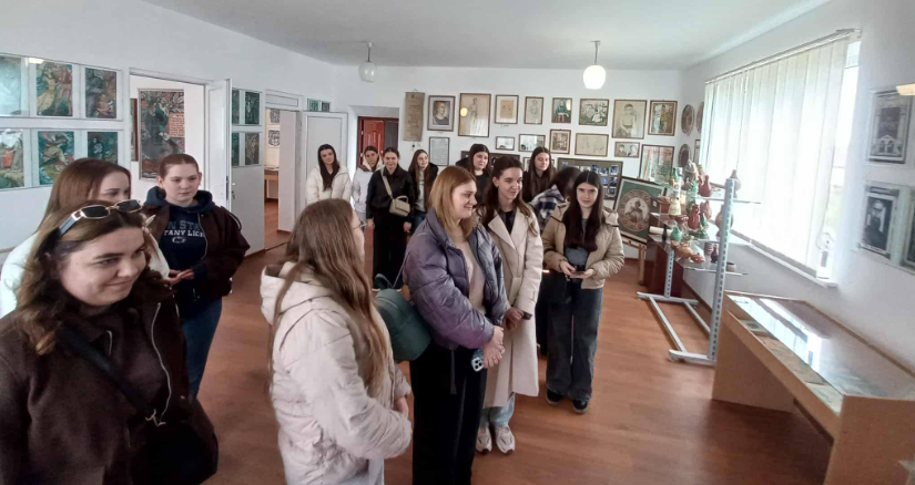 Фото до матеріалу: Студенти ЛНУ отримали натхнення від Софії Караффи-Корбут у куткорському музеї