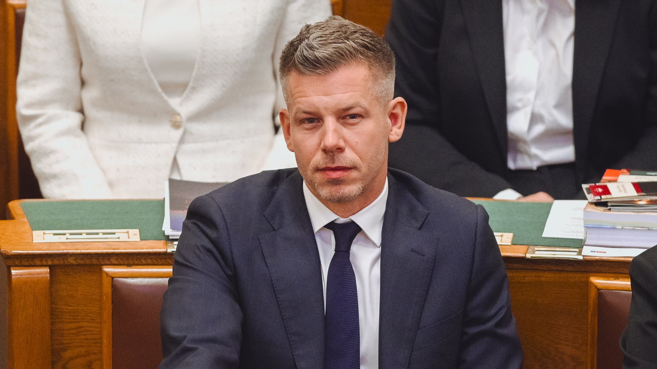Фото до матеріалу: Петер Мадяр обраний прем'єром Угорщини: Орбан відсутній, прапор ЄС повернуто