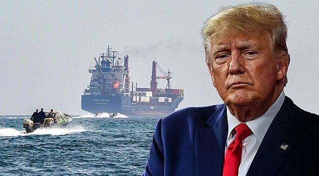 Фото до матеріалу: Трамп призупинив операцію «Свобода» в Ормузькій протоці