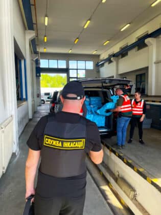 Фото до матеріалу: Ощадбанк отримав повернуті Угорщиною активи: 40 мільйонів доларів, 35 мільйонів євро та золото