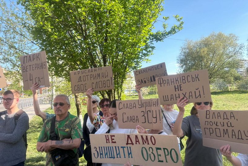 Фото до матеріалу: Мешканці Івано-Франківська виступають проти будівництва нової дороги між вулицями Ленкавського та Гурика