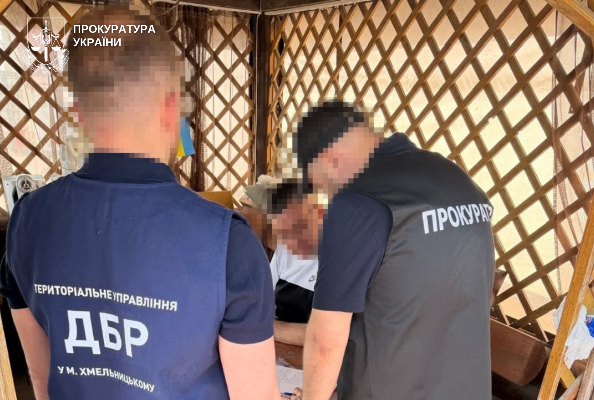 Фото до матеріалу: Депутату Хмельниччини з посади в ДМС підозрюють у хабарництві через приховане майно дружини