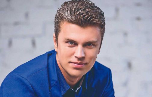 Фото до матеріалу: Євген Хмара прощався з дідуся: композитор розповів про важку втрату