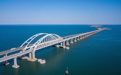 Фото до матеріалу: ВМС України знищили два російські катери в районі Керченського мосту