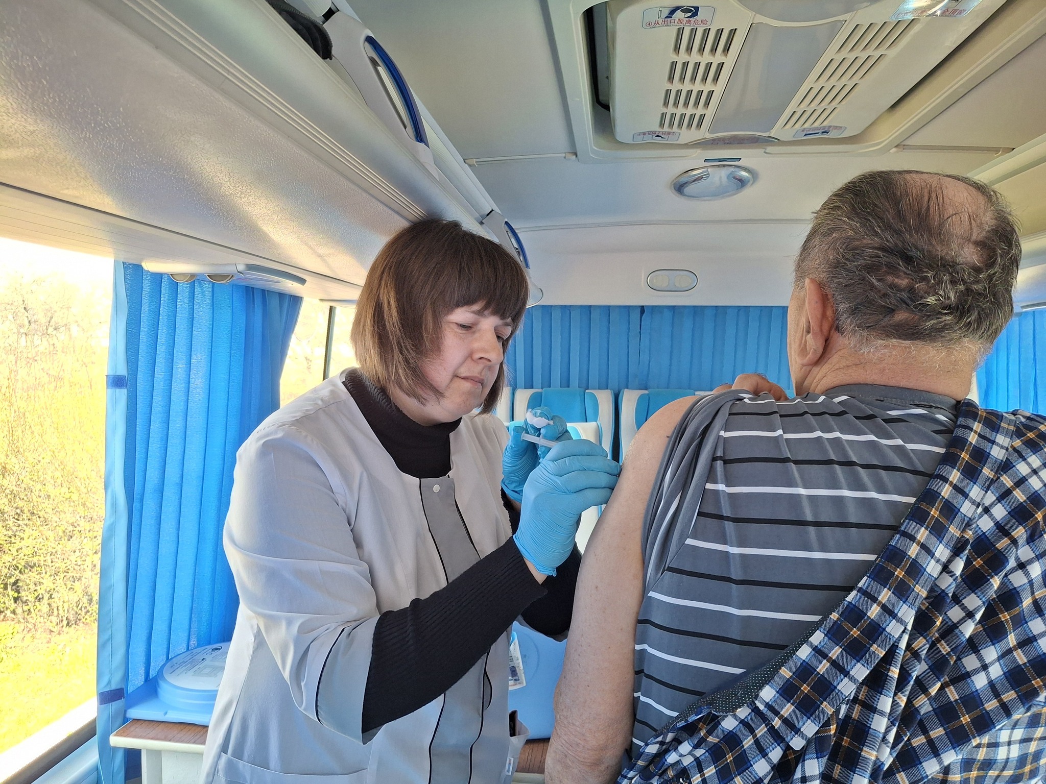 Фото до матеріалу: Мобільна медицина прибула до Соболівки: десятки вінничан пройшли обстеження