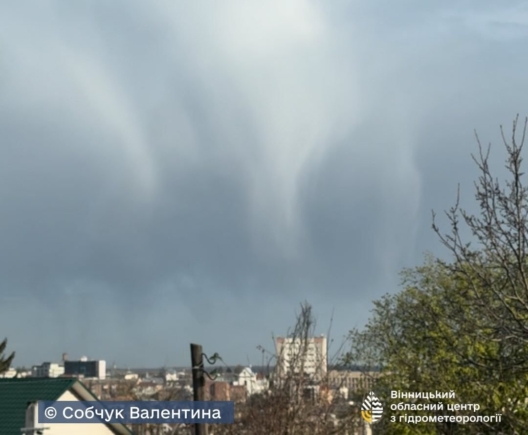Фото до матеріалу: Вінничанам показали рідкісне атмосферне явище — вірґу