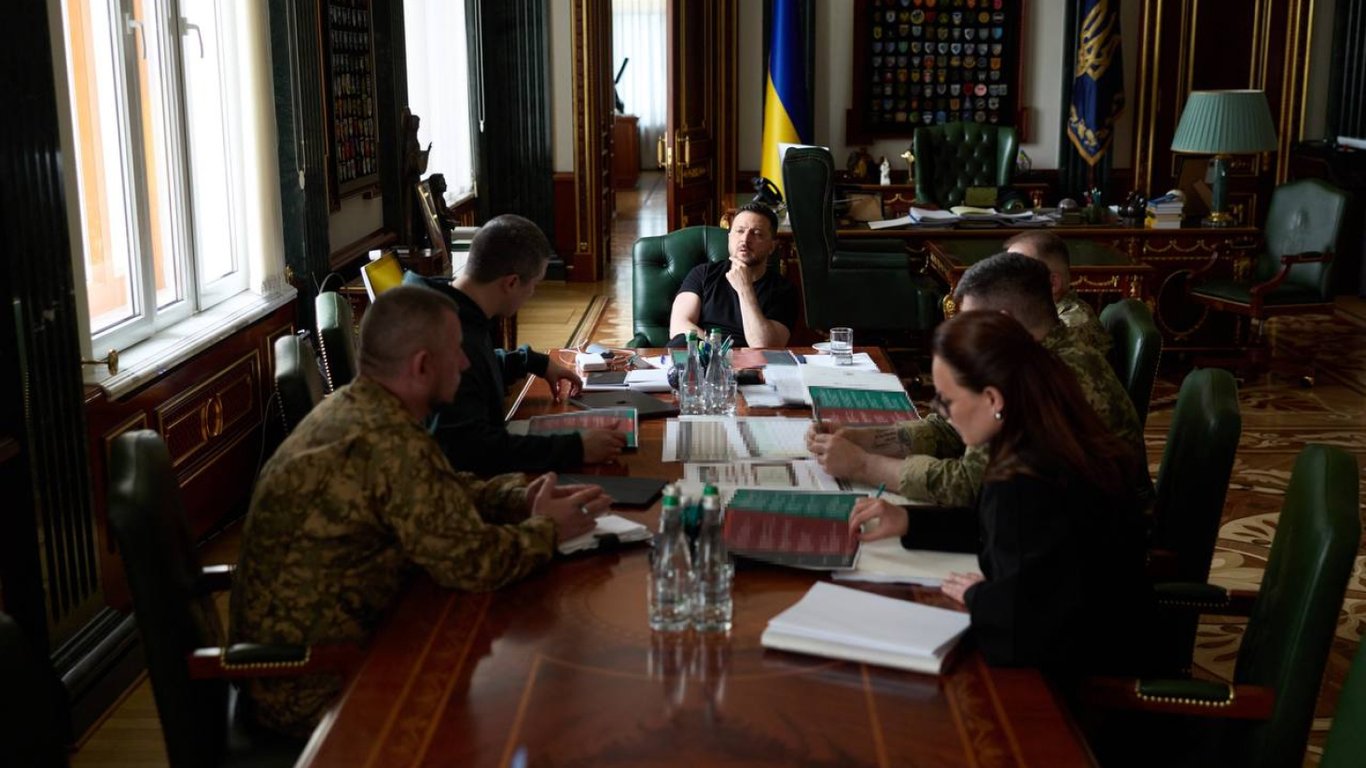 Фото до матеріалу: Зеленський підсумував квітень: 35 тисяч втрат ворога та нові досягнення НРК
