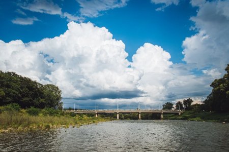 Фото до матеріалу: Спортивний бум в Ужгороді: футбольні баталії «Шкільного м’яча» та легендарний Кубок «Дружба»