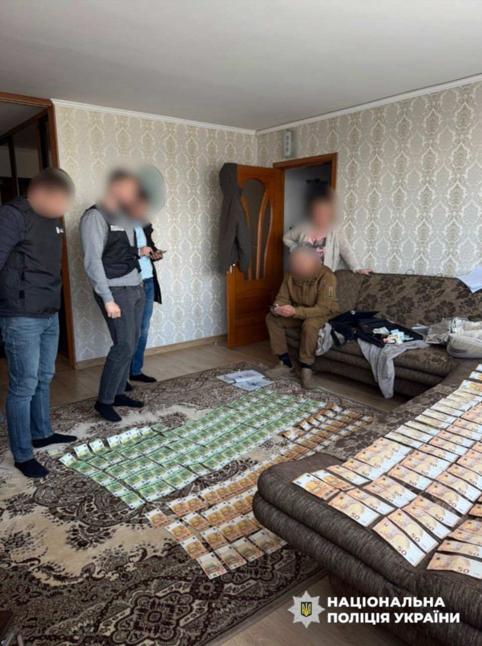 Фото до матеріалу: Поліція провела обшуки у військкоматах і виявила незаконне збагачення на $2 млн