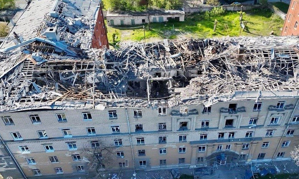 Фото до матеріалу: Понад 20 атак за ніч: ворог обстріляв три райони Дніпропетровщини
