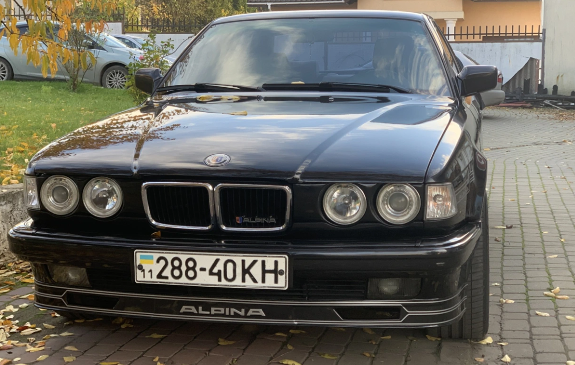 Фото до матеріалу: У Хмельницькому виставили на продаж культовий BMW Alpina B12 1991 року