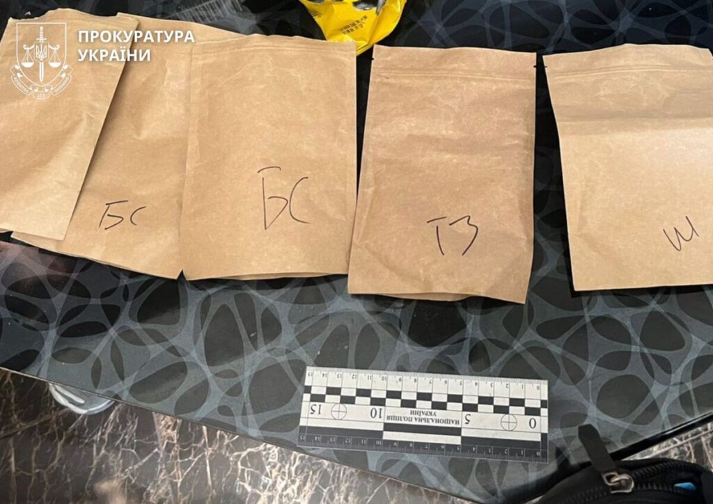 Фото до матеріалу: У Івано-Франківську шестеро отримали підозру за незаконне придбання кратому
