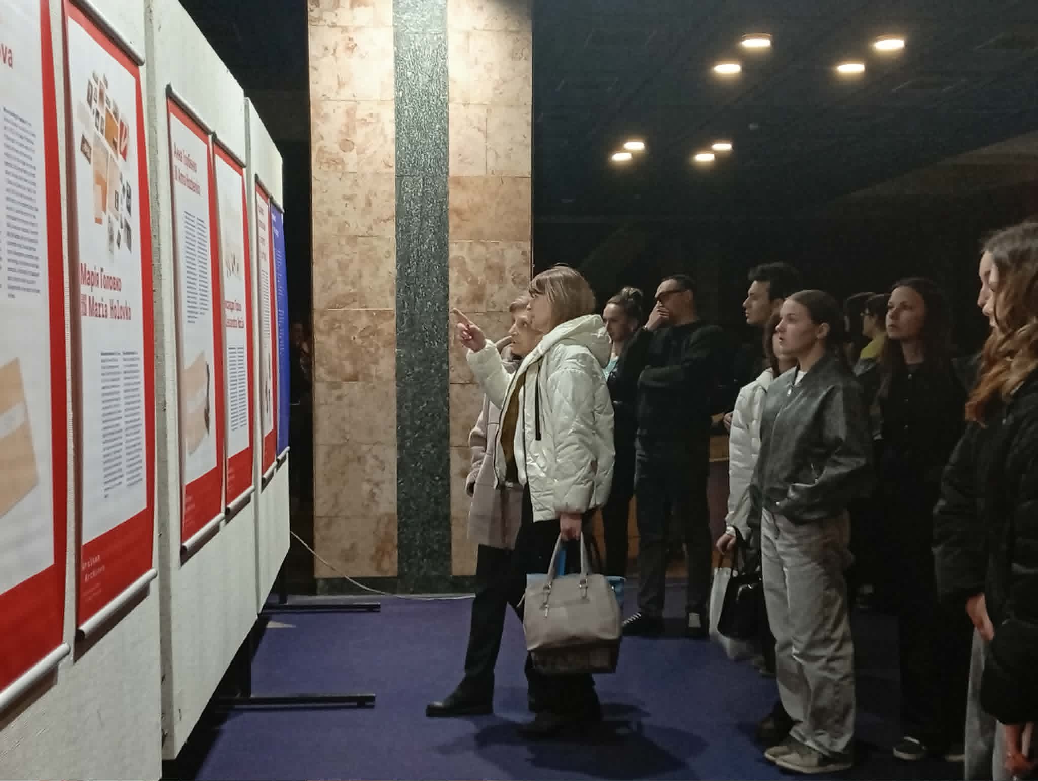 Фото до матеріалу: У Кам'янському відкрили першу в Україні виставку про в'язнів нацистських таборів