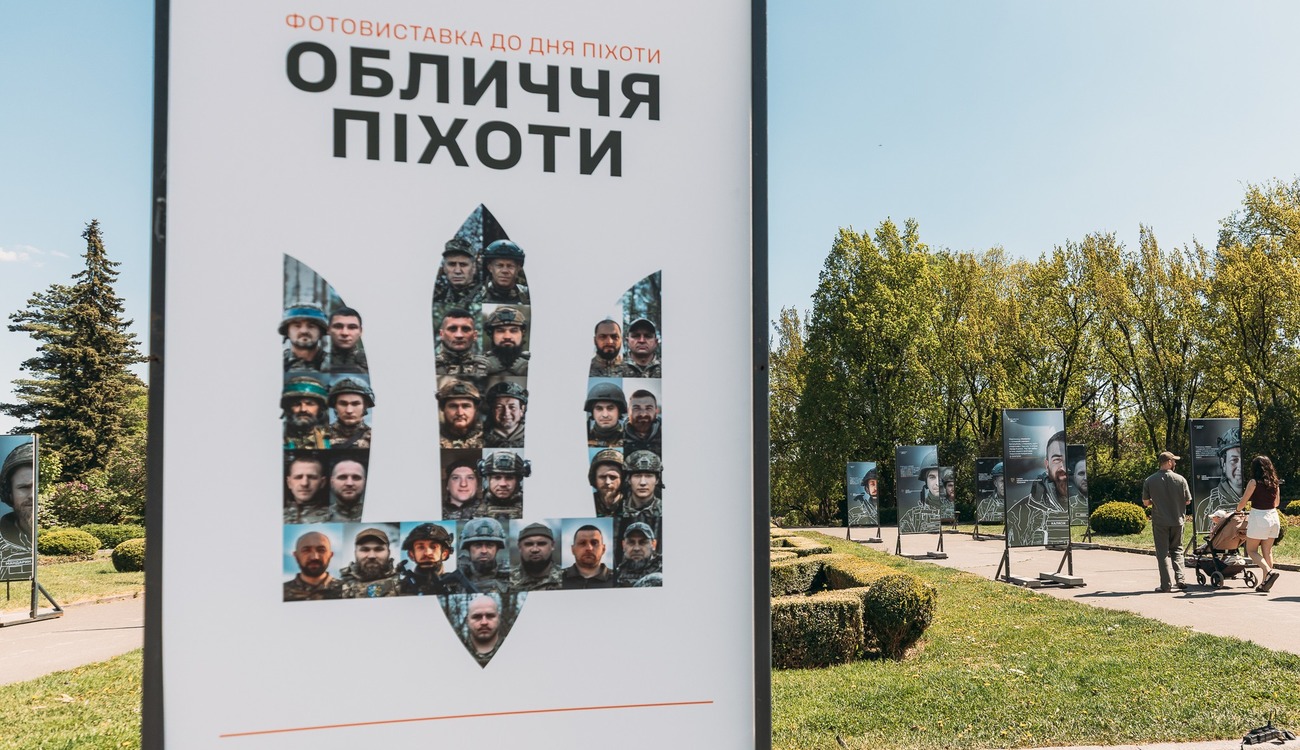Фото до матеріалу: 28 поглядів війни: у ботанічному саду Гришка відкрили виставку про піхотинців