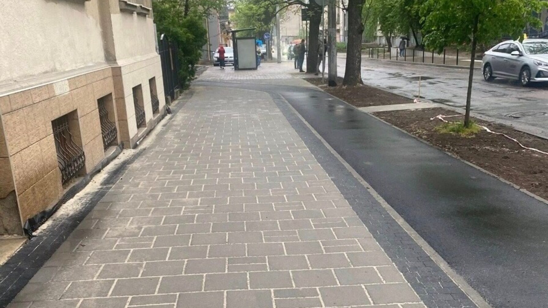 Фото до матеріалу: Велодоріжка, тактильна плитка і новий тротуар: що змінили на Героїв УПА у Львові