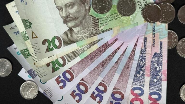 Фото до матеріалу: Борги українців у 2026 році: кому громадяни винні найбільше за даними реєстру