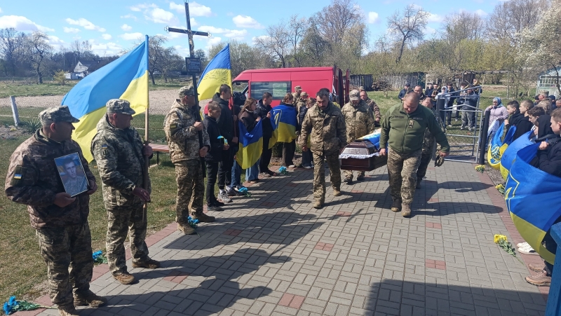 Фото до матеріалу: У Маневицькій громаді прощалися з Героєм Євгеном Котельницьким